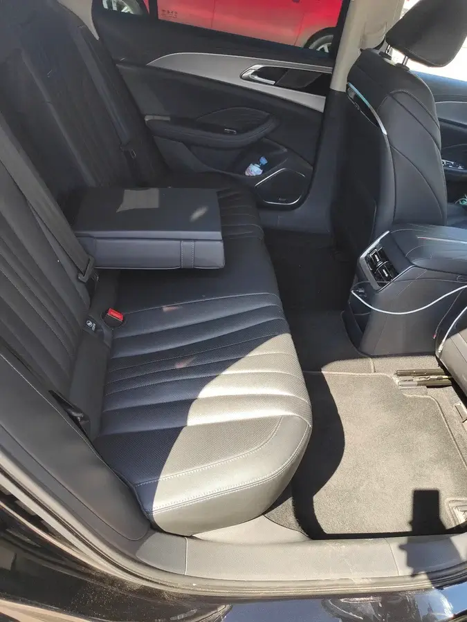 Hongqi H5 арендовать Hongqi H5 арендовать